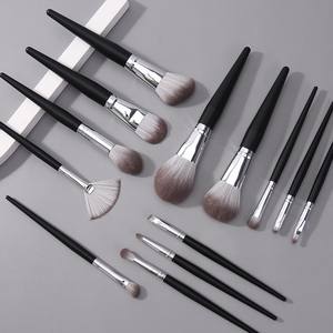 Set de 13 Brochas de Maquillaje Profesionales de Lujo para Mujer, con Pelo Sintético de Alta Calidad, Brocha para Corrector, Brocha para Cejas, Lápiz para Cejas y Máscara de Pestañas - Product Image 2