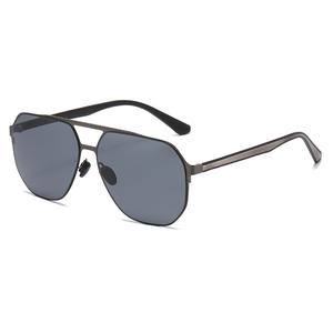 Nouvelles lunettes de soleil polarisées carrées de style européen et américain pour hommes, monture en métal, verres TAC, protection UV400, couleur noire - Product Image 2