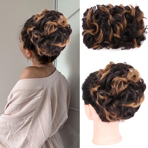 <span class=keywords><strong>Chignon</strong></span> court bouclé désordonné à nouer, extension de cheveux synthétiques extensibles, <span class=keywords><strong>pince</strong></span> à cheveux, <span class=keywords><strong>chignon</strong></span> scrunchie, postiche en plateau - Product Image 1