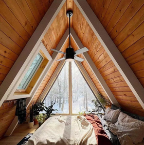 Cabane préfabriquée moderne en bois en forme de A, mobile, avec grand balcon, maisonnette compacte pour <span class=keywords><strong>le</strong></span> glamping en nature et les locations de vacances - Product Image 4