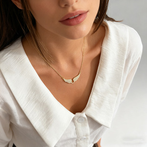 Collar con Colgante de Ala de Ángel, Zirconia, Chapado en Oro de 14K, Estilo Romántico, Cadena de Eslabones, Joyería de Moda para Mujer, Uso Diario, Regalo Encantador - Product Image 4