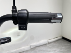 Moto électrique durable 500W 48V pour adulte, vélo électrique intelligent avec capteur, scooter à deux roues (batterie non incluse) - Product Image 3