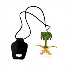 Pendentif suspendu de miroir de voiture en métal à deux épées et palmier de l'Arabie saoudite pour la fête nationale saoudienne - Product Image 1