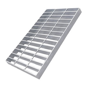 Scala Esterna in Metallo Zincato con Gradini Antiscivolo in Grigliato d'Acciaio, Scale in Acciaio Zincato - Product Image 6