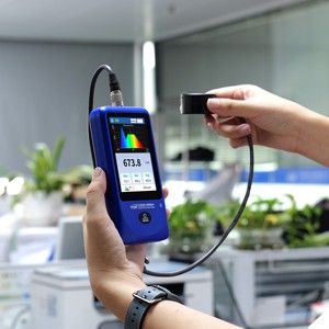 Spectroréflectomètre LS335 avec écran tactile pour mesurer le Lux, la CCT, le CRI, le PPFD pour les lampes de culture LED, l'éclairage des plantes, l'analyse spectrale - Product Image 1