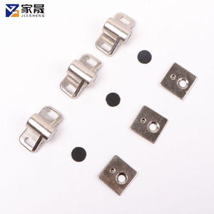 Loquet magnétique Jiasheng en alliage de zinc pour porte d'armoire, fixation triangulaire magnétique JC5033 - Product Image 2
