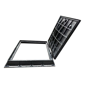 Tapa de alcantarilla cuadrada de hierro dúctil EN124 D400 de Tanzania con marco cuadrado, bisagra y junta negra personalizada para carreteras - Product Image 4