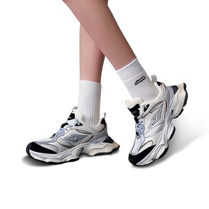 Chaussures de marche style basketball pour femmes, baskets de sport décontractées, semelle en caoutchouc amortissante, rehaussantes - Product Image 1