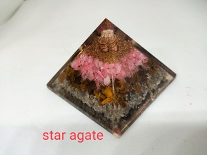 Pyramide d'orgone multi-gemmes de haute qualité, faite à la main à partir d'agate New Star, vente en gros du Gujarat - Product Image 2