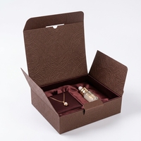 Boîte pliante rigide en papier d'art gaufré personnalisé pour l'emballage de cadeaux cosmétiques et de bijoux
