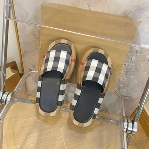 2026 Design Women's Casual Slippers with <b>Tops</b> Open Toe Flat Bottom Anti-Slip Retro Style Lightweight <b>Checkered</b> Pattern Slides - Product Image 1