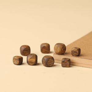 Cuentas de Meditación de <span class=keywords><strong>Madera</strong></span> de Agar de Kalimantan Aromáticas Naturales, Cuentas Sueltas Cuadradas en Forma de Cubo para Mala Budista - Product Image 2