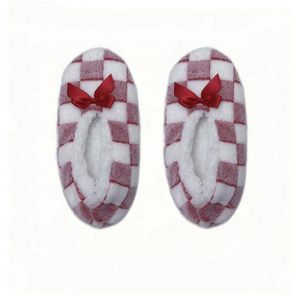 Chaussons d'intérieur en polaire pour femmes, de qualité supérieure, antidérapants, thermiques, doux, avec détail de revers en peluche, pour un usage quotidien - Product Image 2