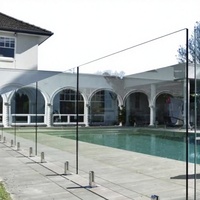 Verre trempé feuilleté 10 mm 12 mm pour clôtures de piscines extérieures, murs sans cadre, sécurité, design solaire moderne, finition polie