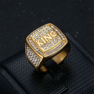 Bague carrée en acier inoxydable plaqué or avec lettres serties de diamants, style punk - Product Image 3
