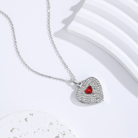 Collier pendentif cœur fendu plaqué or PVD 18 carats en acier inoxydable avec chaîne à maillons entièrement pavée de strass, délicat et tendance pour femme