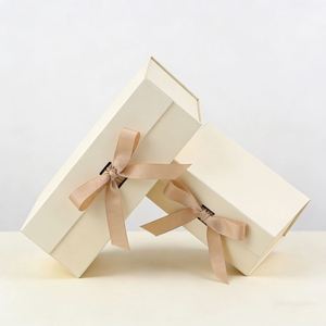 Boîte magnétique pour vêtements, emballage personnalisé avec logo, boîte cadeau rigide de luxe avec insert en éponge, recyclable, pour vêtements, t-shirts, en carton et papier - Product Image 2
