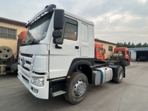 Camión Tractor Usado Sinotruk Euro2 Diésel 4X2 con Volante a la Izquierda, HOWO de 10 Ruedas, Capacidad de Carga de 21-30T, 371hp, Cámara Trasera de 360° - Product Image 6
