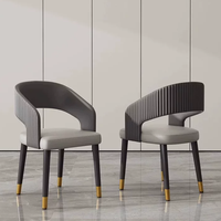 Chaise de salle à manger en acier de style italien, mobilier de maison, chaise de restaurant moderne et minimaliste avec dossier, recommandée par les designers