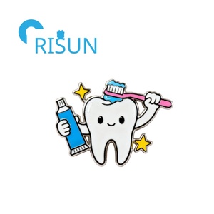 Spilla Distintivo in Metallo Personalizzata a Forma di Tubetto di Dentifricio per Dentisti e <span class=keywords><strong>Igienisti</strong></span> Dentali - Product Image 6