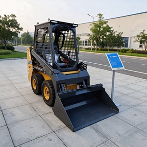 Mini-chargeuse compacte XC7-SR04 légère et compacte pour l'aménagement paysager de petites surfaces et les travaux sur sites étroits - Product Image 1