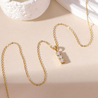 Collier pendentif en acier inoxydable plaqué or 18 carats avec trois pierres CZ, bijoux minimalistes pour femmes, logo personnalisé disponible en gros