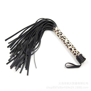 Fouets jaunes à imprimé léopard en gros, accessoires de scène, fouets courts pour l'entraînement, jouets sexuels alternatifs pour couples, entraînement SM. - Product Image 4