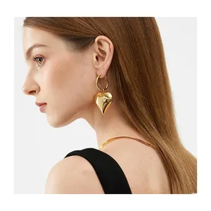 Light Luxury Gold plated Love Earrings Fashion Heart Charm Alloy earrings hoop women's jewelry