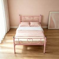 Lit plateforme en métal rose princesse mignon avec tête de lit élégante à motifs en forme de cœur, cadre de lit simple en fer durable pour chambre de filles et adolescentes