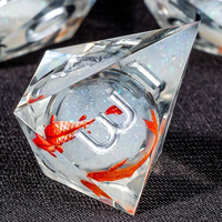 Dés polyédriques transparents en résine avec numérotation en argent sur le thème du poisson pour les jeux de divertissement