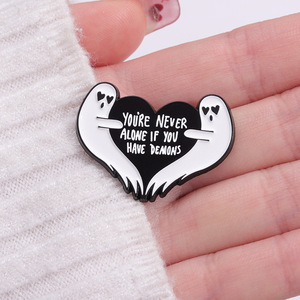 Bạn không phải một mình men pins Ma boo nút trâm cài cổ áo Phù Hiệu Ba lô Punk Gothic Halloween đồ trang sức giáng sinh đúc - Product Image 1