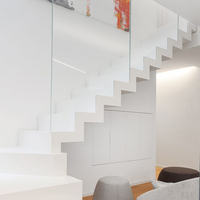 Escalier en acier sur mesure, design en zigzag, escalier à poutres, escalier en bois utilisé pour les villas