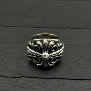 Anillo grande Guardian de oro de 18 quilates con diseño de enredadera cruzada para hombre - Product Image 1