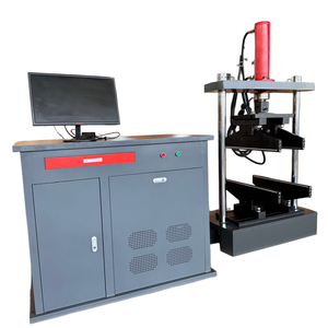 Machine d'essai pour des tests de flexion de bordures en béton de haute précision - Product Image 1