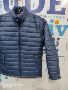 Veste imperméable à capuche pour homme, coupe-vent, légère, idéale pour la randonnée, le camping, les voyages, disponible à la vente - Product Image 2