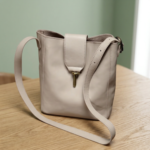 Pochette personnalisée en cuir véritable pour femme BS INTERNATIONAL, deux sangles, fermeture éclair durable et étanche, idéale pour les voyages, 1L - Product Image 3