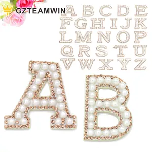 Aksesoris garmen desain kustom buatan tangan A-Z mutiara DIY berlian imitasi huruf bahasa Inggris alfabet Patch besi pada tambalan huruf