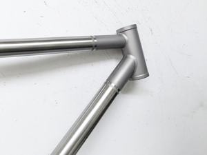 Bicicletta da Strada Waltly - Telaio a Gruccia con Freni a Disco Flat Mount, Leggera in Titanio, Compatibilità con Cablaggio Esterno - Product Image 2