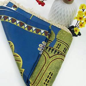Alfombra de oración lavable, antideslizante, de pelo corto, de seda sintética, con bordado de mezquita, exquisitamente cosida, para uso en todas las estaciones. - Product Image 1