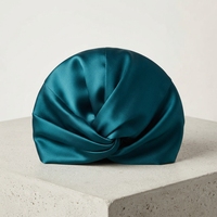 Topi tidur berbahan 100% sutra ini anti kusut, lembut, nyaman, dan ramah di rambut serta kulit Anda.