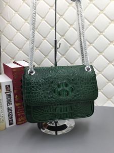 Sac à main vintage de luxe en crocodile pour femme - Magnifique sac fourre-tout en cuir verni vert avec bandoulière chaîne, sac de soirée rétro - Product Image 5