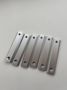 Pièces en alliage d'aluminium usinées avec précision sur commande numérique (CNC) - Pièces d'usinage par fraisage CNC - Product Image 2