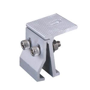 Pince de fixation solaire en aluminium pour toiture ondulée avec finition sablée - Product Image 1