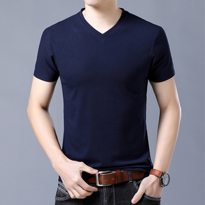 Nouveaux T-shirts d'été pour hommes style coréen, couleur unie, en coton, col en V, coupe ajustée, hauts formels, vente en gros pour jeunes et hommes d'âge moyen - Product Image 1