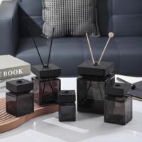 Bouteille d'eau de parfum remplie de logo personnalisé de 50ml 100ml 150ml 200ml 500ml Bouteilles en verre vides de diffuseur de parfum de roseau avec couvercle en bois
