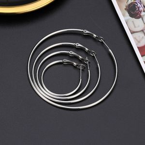 Boucles d'oreilles créoles rondes classiques en acier inoxydable chirurgical plaqué or de 30 à 60 mm, bijoux de <span class=keywords><strong>boucle</strong></span> d'oreille <span class=keywords><strong>pour</strong></span> <span class=keywords><strong>cartilage</strong></span> <span class=keywords><strong>pour</strong></span> mariages et fêtes - Product Image 4