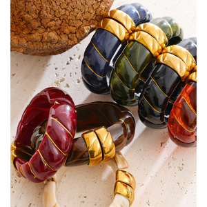 XY 1024 Bracciale Rigido Vintage di Lusso in Resina Acrilica, Braccialetto Largo da Donna in Acciaio Inossidabile Placcato Oro 18K - Product Image 5