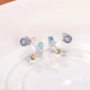 Boucles d'oreilles clous en or blanc E2161, géométriques, avec cristaux et strass sertis clos, bijoux tendance pour femme - Product Image 4