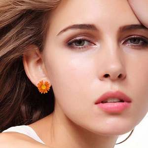 HIBRIDE nouveauté femmes classique fleur boucles d'oreilles Simple marguerite blanche boucles d'oreilles mode bijoux femmes accessoires filles E-816 - Product Image 1