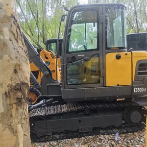Mini-excavatrice sur chenilles Volvo EC60DL d'occasion, modèle 2022, 6 tonnes, composants principaux : moteur, boîte de vitesses, pompe, PLC, engrenage, roulement Deutz - Product Image 4